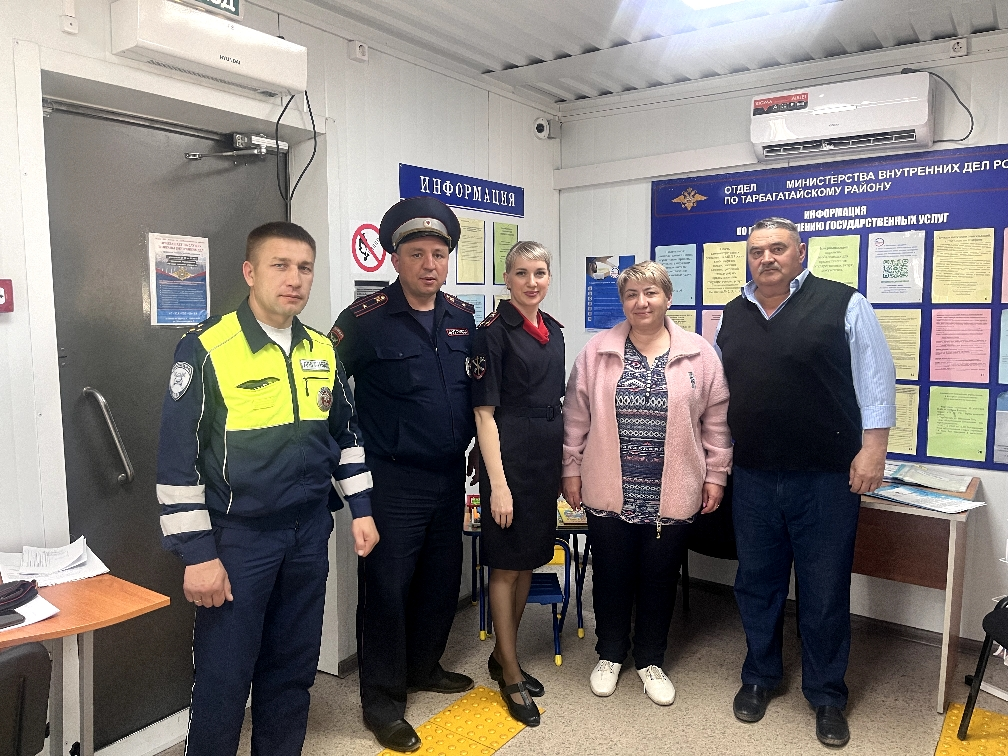 В Тарбагатайском районе общественники с проверкой  посетили отделение Госавтоинспекции.