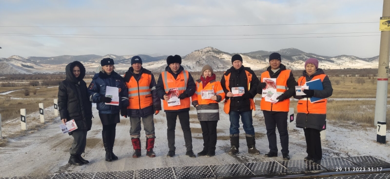 Сотрудники ГИБДД  по Тарбагатайскому району приняли  участие в обследовании железнодорожных переездов и провели профилактическую беседу по профилактике мошенничества..