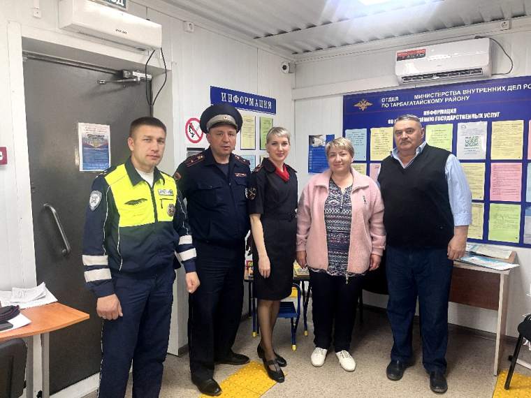 В Тарбагатайском районе общественники с проверкой посетили отделение Госавтоинспекции. В Тарбагатайском районе общественники с проверкой посетили отделение Госавтоинспекции.