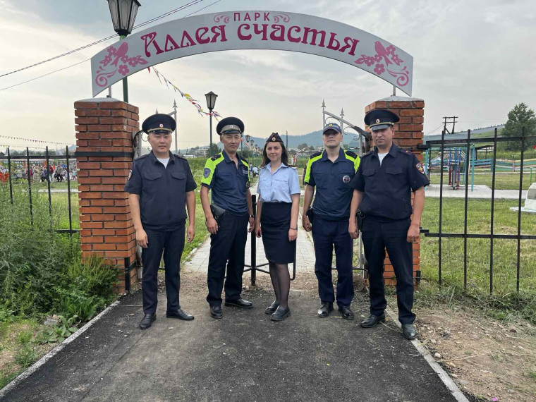 В Тарбагатайском районе полицейские обеспечили общественный порядок и безопасность при проведении мероприятия посвященного «Дню семьи, любви и верности». В Тарбагатайском районе полицейские обеспечили общественный порядок и безопасность при проведении мероприятия посвященного «Дню семьи, любви и верности».