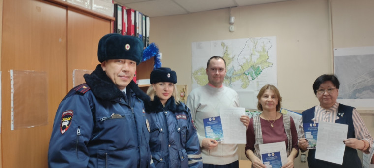 Сотрудники полиции по Тарбагатайскому району провели профилактическую акцию «Стоп мошенник!». Сотрудники полиции по Тарбагатайскому району провели профилактическую акцию «Стоп мошенник!».